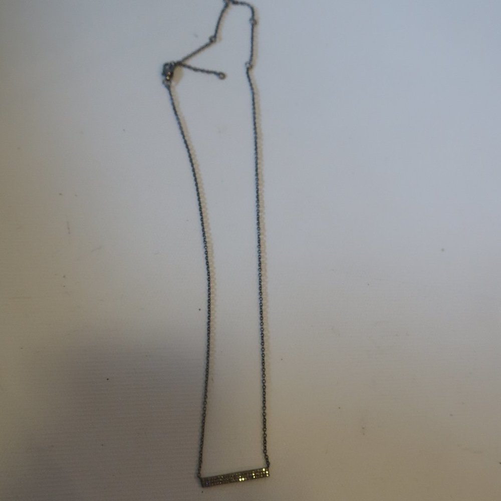 SHAG BOUTIQUE SILVER CHAIN COSTUME NECKLACE W/SKINNY BAR STONE PENDANT*